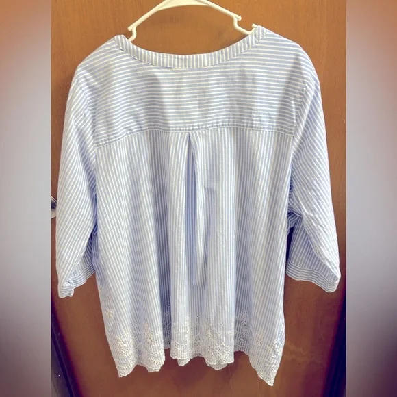 Women Within Blue Embroidered Pintuck Tunic
Size 1X 22/24 - Picture 4 of 8